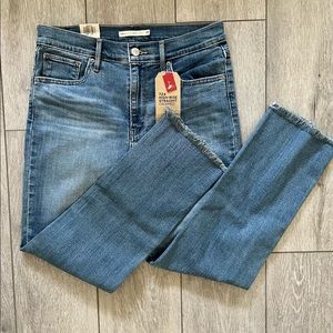 ✨NWT✨ Levi's Women's 724 High Rise Straight Crop Jeans